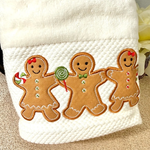 NWT Set of 2 GINGERBREAD DOLLS Hand Towels - Picture 6 of 7
